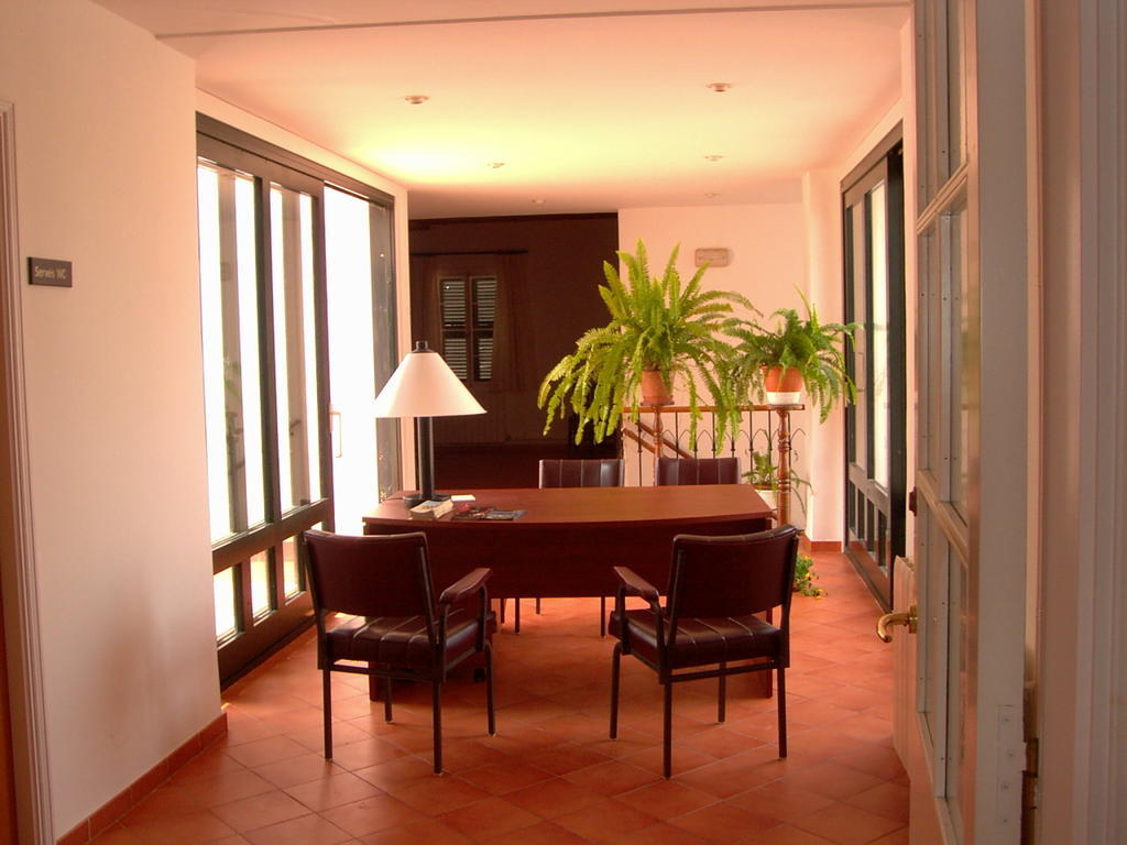 Grupoandria El Claustre De Ciutadella - Hospederia Hostel Екстериор снимка
