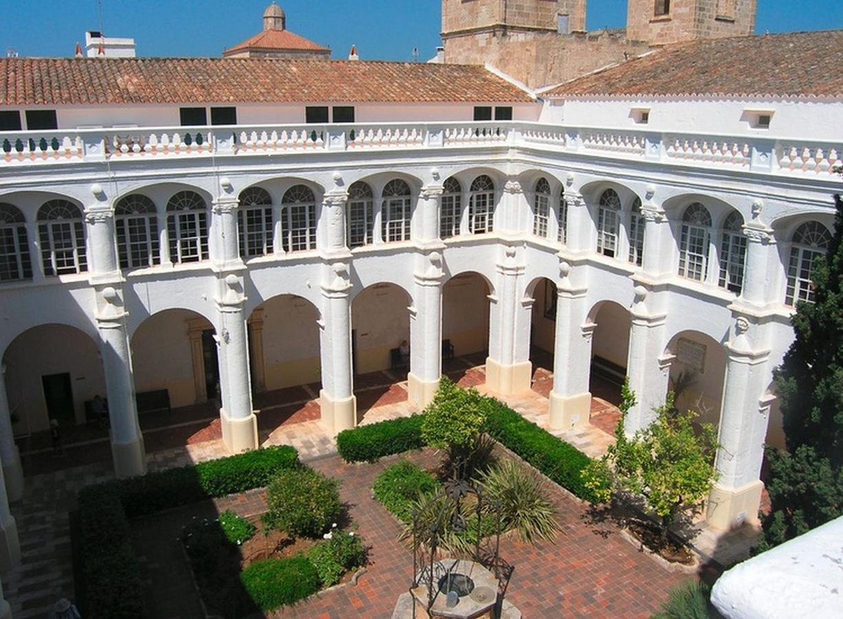 Grupoandria El Claustre De Ciutadella - Hospederia Hostel Екстериор снимка